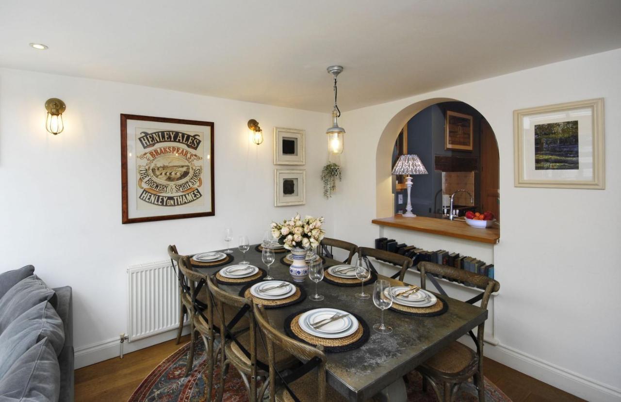 הוילה הנלי און תמז Dolls House - Luxury Townhouse *Sleeps 10* מראה חיצוני תמונה