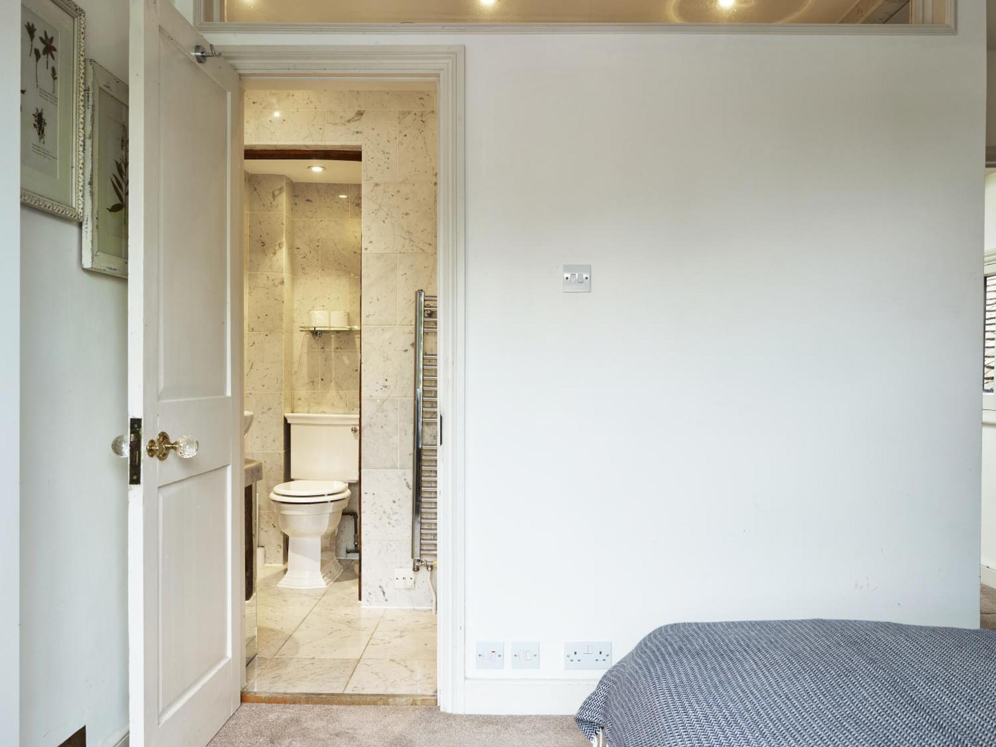 הוילה הנלי און תמז Dolls House - Luxury Townhouse *Sleeps 10* מראה חיצוני תמונה